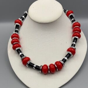 Vintage Red and Black Beaded Necklace JP394 2/$20